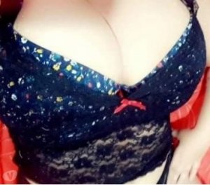 Bettyna escort Coutras, 33